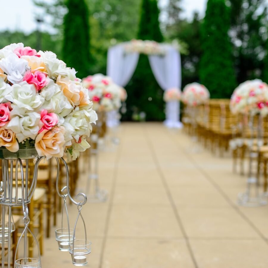 How to Choose the Right Event Decorator for Your Wedding